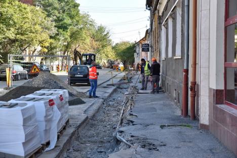 Strada Avram Iancu a fost asfaltată parţial. Ar putea fi deschisă circulaţiei în noiembrie (FOTO)