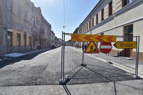 Strada Avram Iancu a fost asfaltată parţial. Ar putea fi deschisă circulaţiei în noiembrie (FOTO)