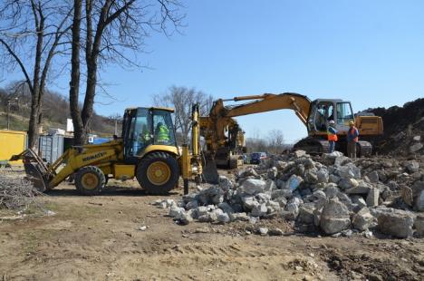 Compania Kesz pregăteşte lucrările la fundaţia primei clădiri din viitorul aqvaparc Nymphaea (FOTO)