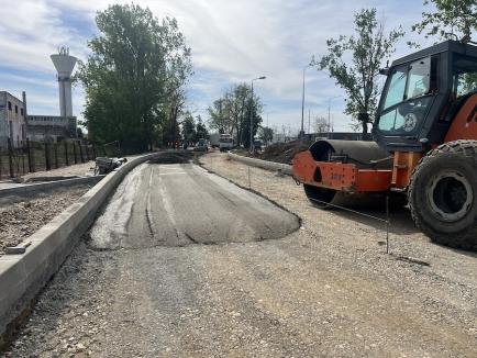 Cozi mari în zona Parcului Industrial I, din cauza lucrărilor la pasajul suprateran. Cum fentează șoferii și ce măsuri pregătește Primăria Oradea (FOTO)