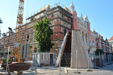 Refăcută după incendiu: Turla Palatului Episcopal Greco-Catolic a ajuns în Piața Unirii și va fi amplasată săptămâna viitoare (FOTO)