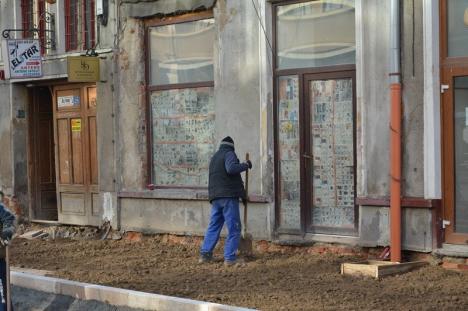 Fața orașului: Renovarea străzii Vasile Alecsandri a ajuns aproape la jumătate (FOTO)