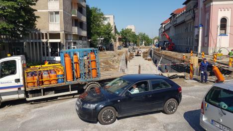 Revin ambuteiajele. Traficul auto s-a aglomerat în Oradea, odată cu ridicarea restricțiilor de circulație (FOTO / VIDEO)