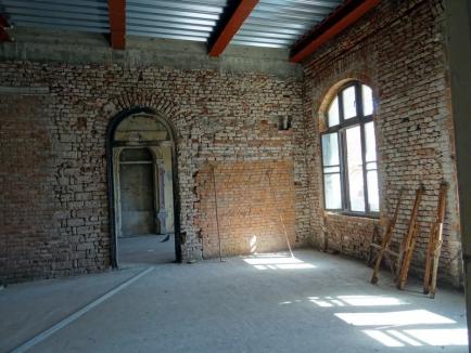 Acoperişul Palatului Episcopal Greco-Catolic din Oradea va fi finalizat până în iunie (FOTO)
