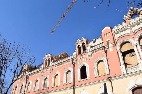 A început refacerea acoperişului Palatului Episcopal Greco-Catolic din Oradea! (FOTO)