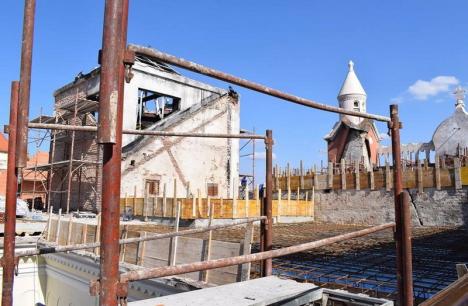 A început refacerea acoperişului Palatului Episcopal Greco-Catolic din Oradea! (FOTO)