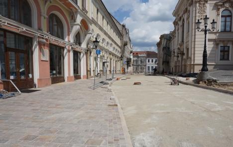 Lucrările de amenajare a Pieţei Ferdinand şi a străzii Aurel Lazăr din Oradea au ieşit din subteran (FOTO)