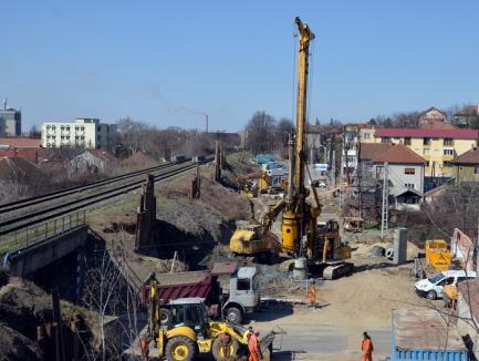 Drumul (merge) rapid. Selina toarnă structura de susţinere a viaductului peste străzile Gheorghe Doja şi Louis Pasteur (FOTO)