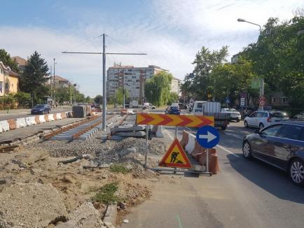 Constructorii au amenajat primii 700 de metri din noua linie de tramvai de-a lungul Peţei, în Oradea (FOTO / VIDEO)