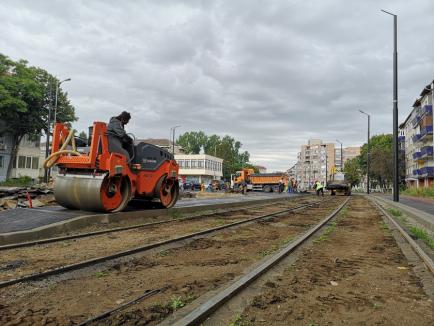 Se lucrează pe tronsoane. Constructorii au demontat linia de tramvai din Bulevardul Cantemir (FOTO)