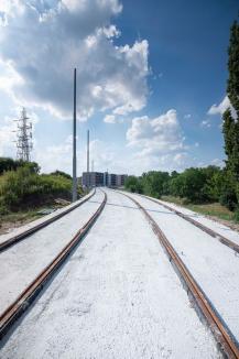 Şantierul noii linii de tramvai din Oradea s-a mutat în strada Atelierelor. Vezi stadiul lucrărilor!