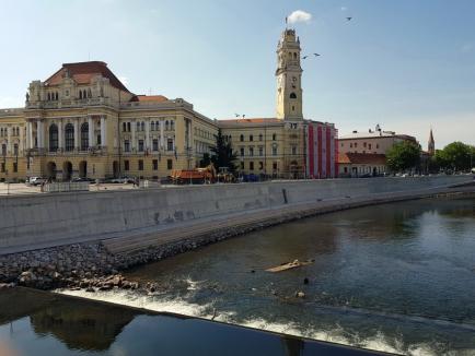 Amenajarea malului stâng al Crişului Repede în centrul Oradiei, aproape la jumătate (FOTO)
