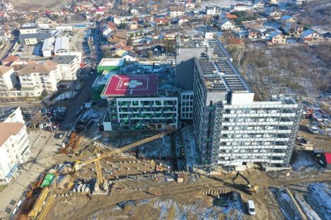 Noua policlinică și parcarea Spitalului Județean din Oradea, cea mai mare din oraș, ar putea fi gata anul acesta. În ce stadiu sunt acum (FOTO/VIDEO)