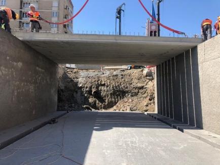 Constructorii au montat luni primele 16 grinzi de pe pasajul pe sub Bulevardul Magheru din Oradea (FOTO / VIDEO)