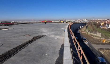 Ar termina luna aceasta! Pasajul suprateran din zona Pieței 100 este pregătit de asfaltare pe porțiunea dinspre Nufărul (FOTO / VIDEO)
