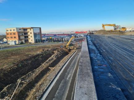 Ar termina luna aceasta! Pasajul suprateran din zona Pieței 100 este pregătit de asfaltare pe porțiunea dinspre Nufărul (FOTO / VIDEO)
