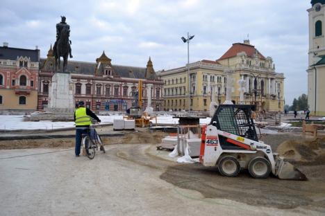 O sută de piese! A început montarea primei fântâni de marmură din Piaţa Unirii (FOTO)