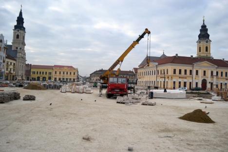 O sută de piese! A început montarea primei fântâni de marmură din Piaţa Unirii (FOTO)