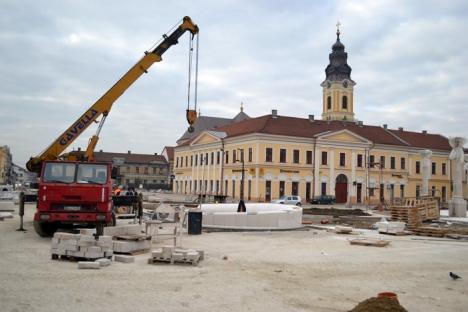 O sută de piese! A început montarea primei fântâni de marmură din Piaţa Unirii (FOTO)