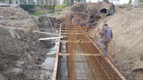E de rău! Lucrările la podul din strada Universităţii s-ar putea prelungi până la jumătatea lunii decembrie (FOTO / VIDEO)