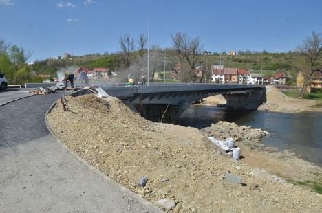 Ultimele lucrări: Podul Dragoş Vodă va fi deschis traficului auto şi pietonal înainte de finele lunii (FOTO)