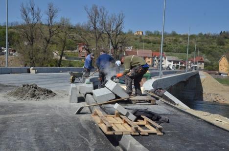 Ultimele lucrări: Podul Dragoş Vodă va fi deschis traficului auto şi pietonal înainte de finele lunii (FOTO)