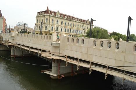Viceprimarul Florin Birta: 'Termenul de predare a lucrărilor la podul Sfântul Ladislau a fost prelungit până la finalul lunii august' (FOTO)