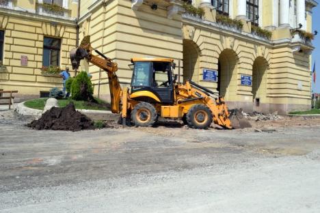 Intrarea principală în clădirea Primăriei Oradea se închide începând de luni (FOTO)