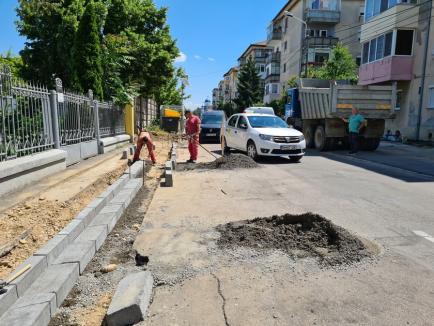 Strada Traian Lalescu se reabilitează cu amenajarea a peste o sută de locuri de parcare (FOTO / VIDEO)