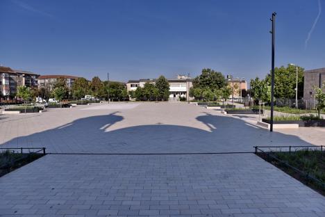 Centrul de cartier din Ioşia a fost finalizat și are un pavaj unic în ţară. Vezi cum arată! (FOTO/VIDEO)