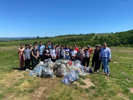 Luna Curățeniei în Bihor: Peste 300 de acțiuni de ecologizare în tot județul și peste 11.200 de elevi înscriși în eco-cluburi (FOTO)