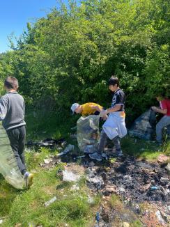 Luna Curățeniei în Bihor: Peste 300 de acțiuni de ecologizare în tot județul și peste 11.200 de elevi înscriși în eco-cluburi (FOTO)