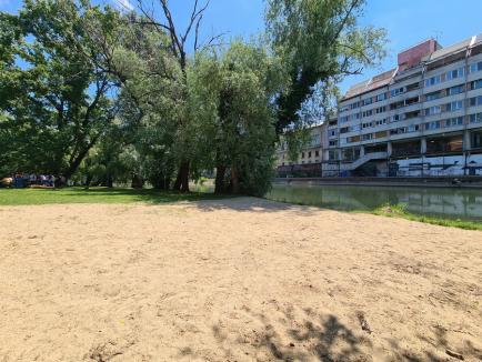Ne enervează: Clujenii care au vrut să facă Plaja Urbană au lăsat în urma lor nisipul și pietrișul (FOTO)