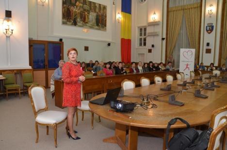 Atenţie la riscul cancerului mamar! Medici şi asistente încearcă să educe orădencele să-şi îngrijească viaţa (FOTO)