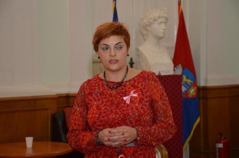 Atenţie la riscul cancerului mamar! Medici şi asistente încearcă să educe orădencele să-şi îngrijească viaţa (FOTO)