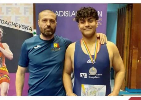 Orădeanul Alex Gavra a cucerit argintul la Cupa României de lupte U17 de la Târgu Mureș