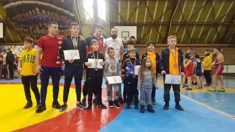 Cinci medalii pentru tinerii luptători de la CSS LPS Bihorul Oradea, la concursul internaţional de la Timişoara (FOTO)