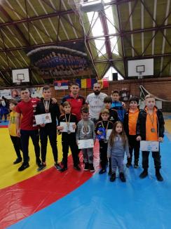 Cinci medalii pentru tinerii luptători de la CSS LPS Bihorul Oradea, la concursul internaţional de la Timişoara (FOTO)