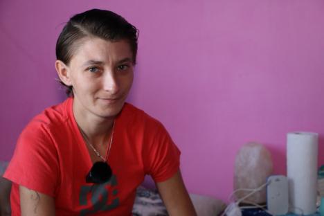 Mamă la 14 ani: O adolescentă din Bihor a devenit mămică după ce a fost violată de un consătean (FOTO / VIDEO)