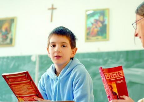 Preoţii catolici, chemaţi să îi încurajeze pe părinţi să-şi înscrie copiii la orele de religie pe care să le  facă mai atractive