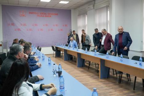 La întâlnirea cu primarii PSD Bihor, Marcel Ciolacu anunță reorganizarea filialei dominate de Mang: „Totdeauna îmi place aerul proaspăt” (FOTO / VIDEO)