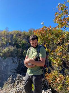 Ranger pe viață: Fost „junior ranger”, Marcus Drimbea îi învață pe copiii de la sate să iubească natura (FOTO)