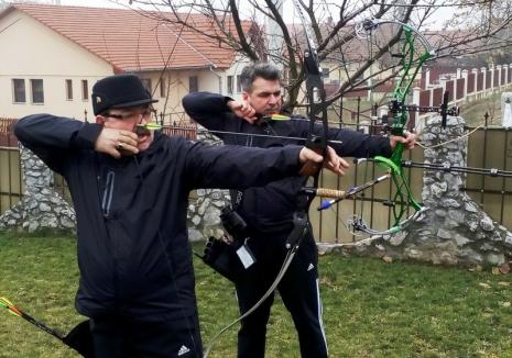 Şeful 'mascaţilor' din Poliţia Bihor reprezintă Oradea la Campionatul European indoor de Tir cu arcul (FOTO)