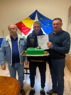 Campionul, premiat acasă: Fotbalistul bihorean Marius Balogh a fost omagiat în comuna natală (FOTO)