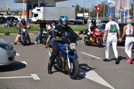 Cadou pentru Renata: Sute de motociclişti s-au adunat la Salonta, unde s-au plimbat alături de o adolescentă grav bolnavă (FOTO/VIDEO)