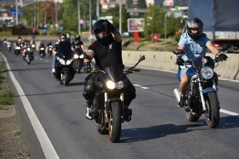 Cadou pentru Renata: Sute de motociclişti s-au adunat la Salonta, unde s-au plimbat alături de o adolescentă grav bolnavă (FOTO/VIDEO)