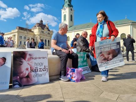 Marș pentru viață la Oradea: Sute de persoane au ieșit la protest împotriva avorturilor (FOTO / VIDEO)