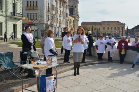 Dansatori în Piața Unirii: Peste 150 de orădeni au participat la flash-mob-ul organizat de Ziua Sindromului Down (FOTO / VIDEO)