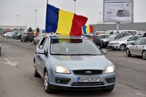 „Convoiul libertății” împotriva restricțiilor anti-Covid a ajuns în Oradea cu doar trei mașini (FOTO / VIDEO)