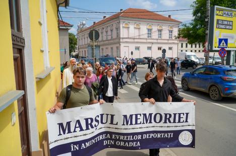 Evreii deportați în timpul celui de-al Doilea Război Mondial au fost comemorați la Marșul Memoriei. „În Oradea evreii erau un stâlp de clasă înaltă” (FOTO/VIDEO)